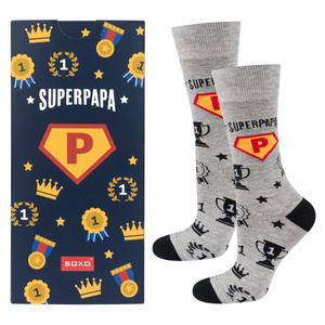 1 Paare von lustigen Socken mit der Aufschrift „SuperPapa“ in einzigartiger Verpackung | Herrensocken | SOXO