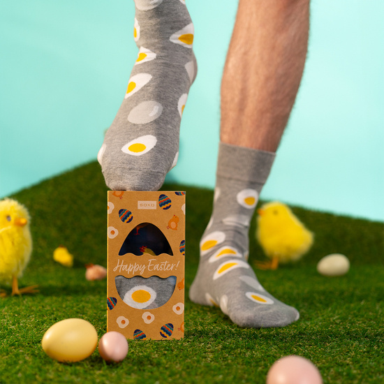 2 Paare von lustigen Socken mit Ei und Hahnmotiv in einzigartiger Verpackung | Herrensocken | SOXO