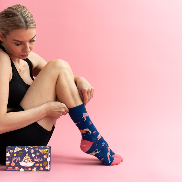 3 Paar von lustigen Socken mit Jogamotiv in einzigartiger Verpackung |  Damensocken | SOXO