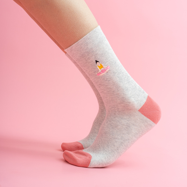 3 Paar von lustigen Socken mit Jogamotiv in einzigartiger Verpackung |  Damensocken | SOXO
