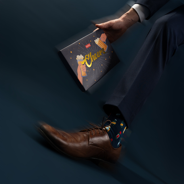 Set Socken Cheers-Motiv 2er-Pack + Flaschenöffner
