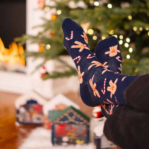 4 Paar von lustigen Socken mit Weihnachtsmotiv in einzigartiger Verpackung | Herrensocken | SOXO