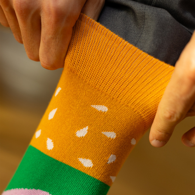 Socken mit Burger-Motiv