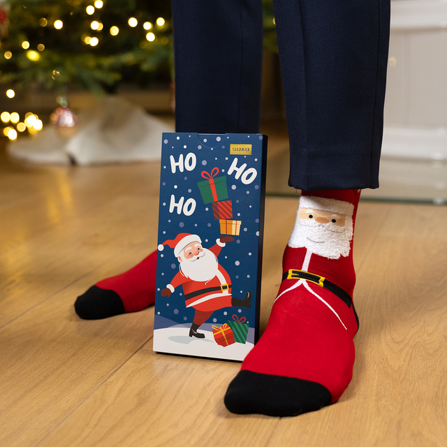 Socken mit Weihnachtsmann-Motiv in Kartenverpackung