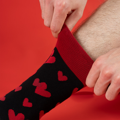 2 Paar von lustige Socken mit Herzmotiv in einzigartiger Verpackung zum Valentinstag | Herrensocken | SOXO