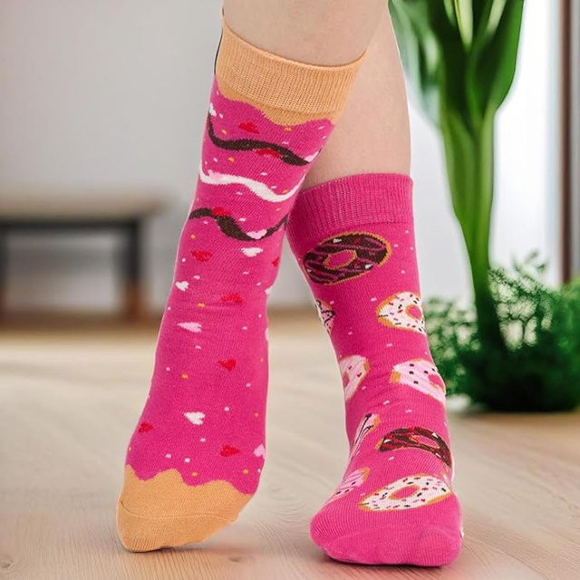1 Paar von lustigen Socken mit Donutmotiv in einzigartiger Verpackung | Damensocken | SOXO