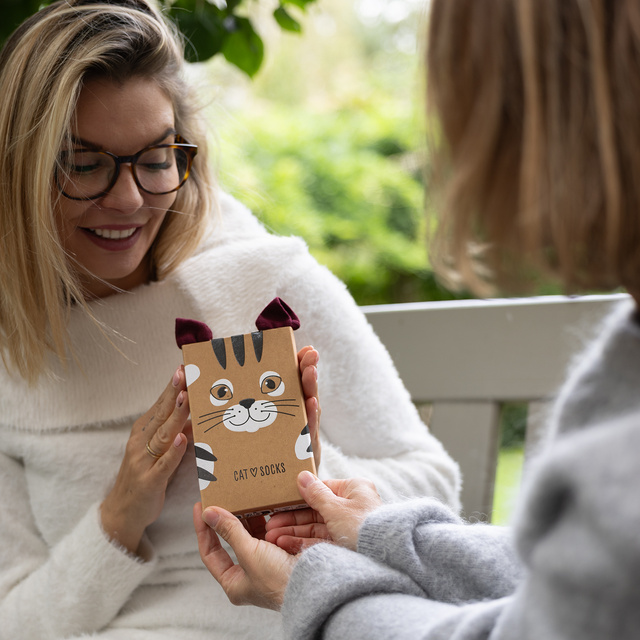 Socken mit Katzen-Motiv