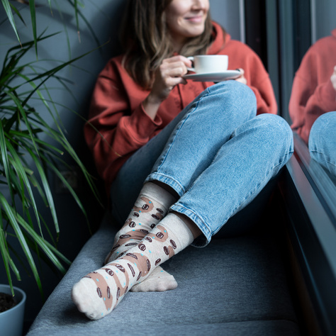 1 Paare von lustigen Socken mit CaffeLattemotiv in einzigartiger Verpackung | Damensocken | SOXO