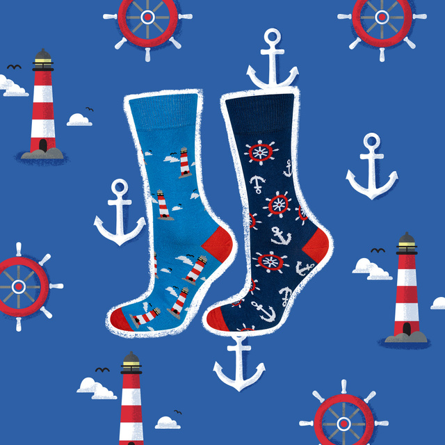Socken mit Leuchtturm-Motiv