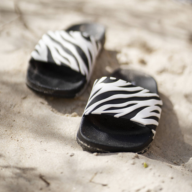 Strand Latschen mit Zebra-Motiv