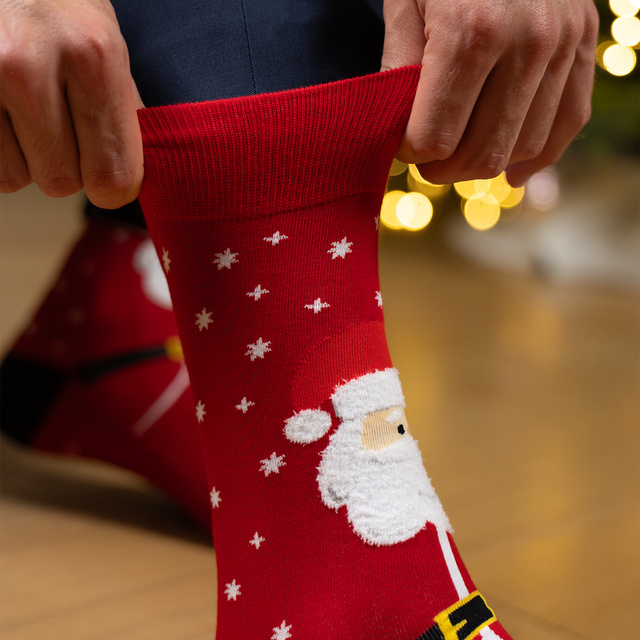 Socken mit Weihnachtsmann-Motiv in Kartenverpackung