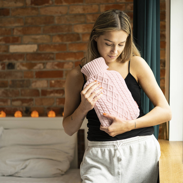 Rosa Wärmflasche SOXO im Pulli Geschenkidee