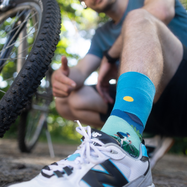 5 Paar von lustigen Socken mit Radfahrenmotiv in einzigartiger Verpackung | Herrensocken | SOXO