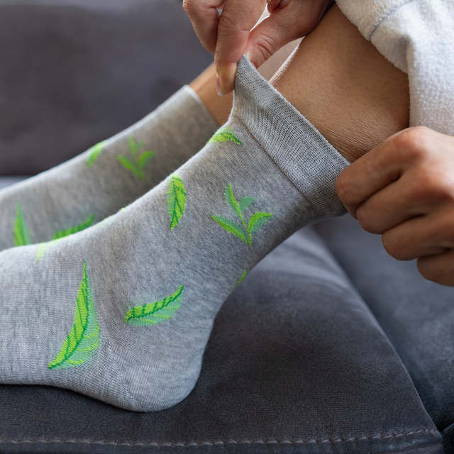 Socken mit Tee-Motiv in Dose 2er-Pack