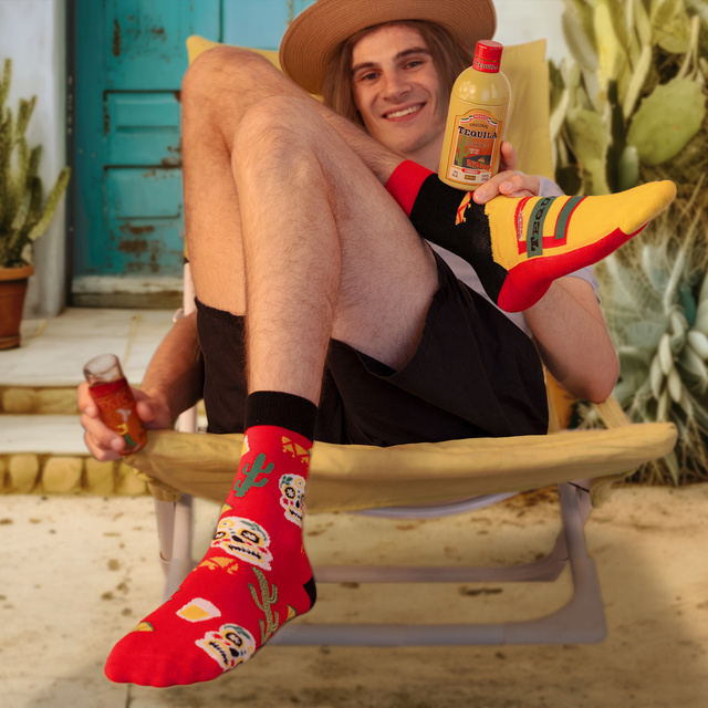 Socken mit Tequila-Motiv in Flaschenverpackung