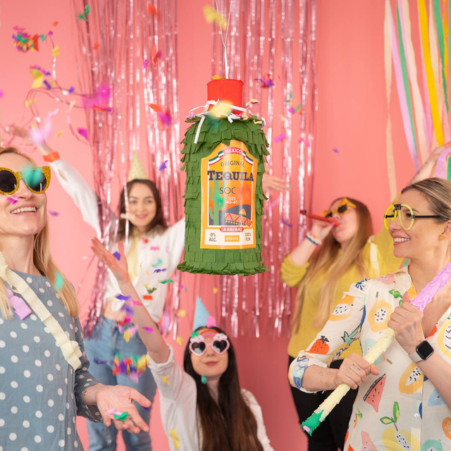 Socken mit Tequila-Motiv in Flaschenverpackung