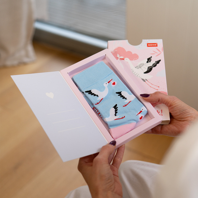 2 Paar lustige Socken mit Storchmotiv - Geschenk für die Hebamme