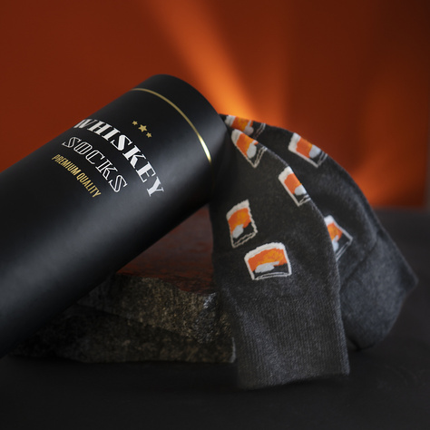 3 Paar von lustigen Socken mit Whiskymotiv in einzigartiger Verpackung | Herrensocken | SOXO