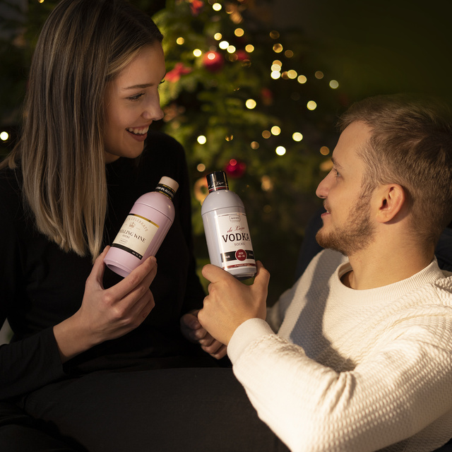 Socken mit Vodka-Motiv in Flaschenverpackung