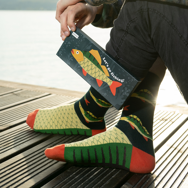 Socken mit Barsch-Motiv
