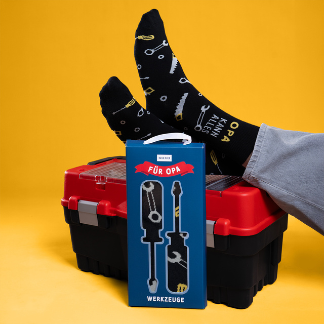 Socken mit Werkzeugkasten-Motiv