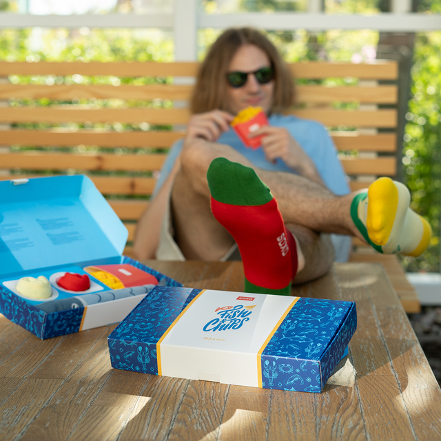 Socken mit Fisch und Chips-Motiv 2er-Pack