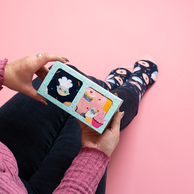 Socken mit Hausgemachte-Backwaren-Motiv 2er-Pack