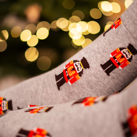 4 Paare von lustigen Socken mit Weihnachtsmotiv in einzigartiger Verpackung | Herrensocken | SOXO