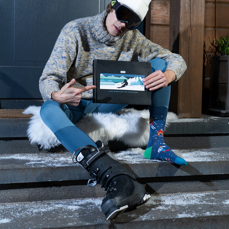 5 Paar von lustige Socken mit Skifahren-Motiv in einzigartiger Verpackung | Damen-/Herrensocken | SOXO