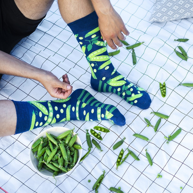 Socken mit Green-Peas-Motiv in Dose