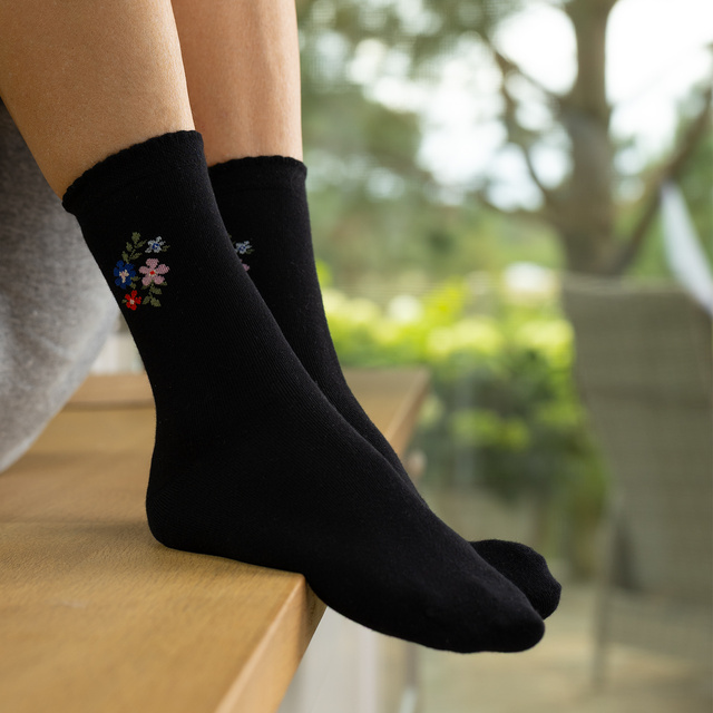 Bambussocken mit Blumenmuster