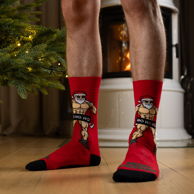 Socken mit Frechem Bodybuilder Weihnachtsmann-Motiv
