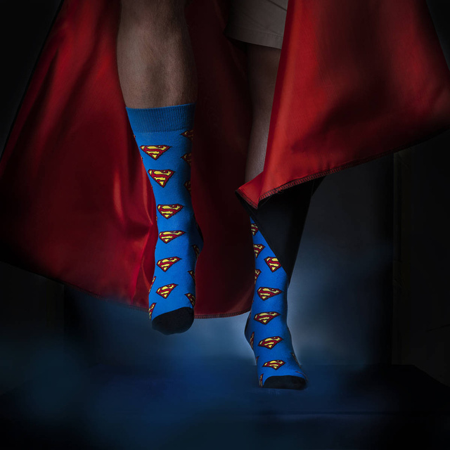 Set mit 2x lustigen lange Herrensocken + 2 Kurz Herrensocken | Superman DC COMICS | SOXO