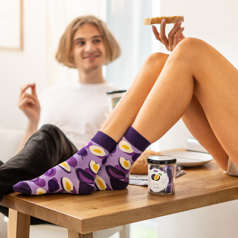 1 Paar von lustigen Socken mit Plum jammotiv im einem Glas | Damensocken | SOXO