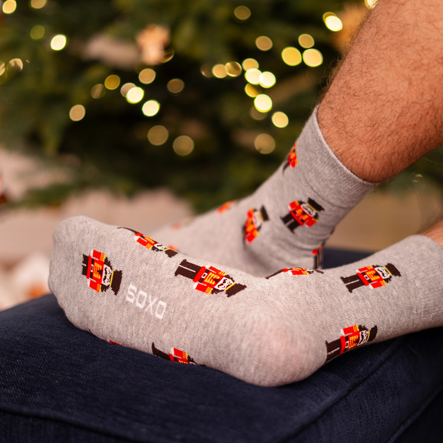 4 Paar von lustigen Socken mit Weihnachtsmotiv in einzigartiger Verpackung | Herrensocken | SOXO