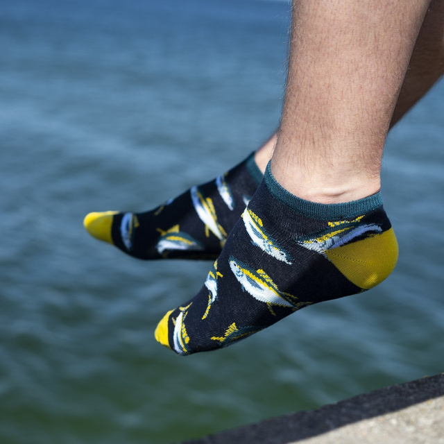 Socken mit Thunfisch-Motiv in Dose