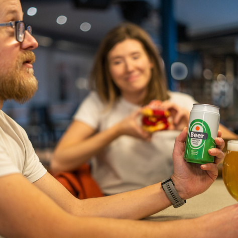 1 Paar von lustigen Socken mit Biermotiv in einzigartiger Verpackung | Herrensocken | SOXO