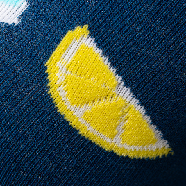 Socken mit Gin-Motiv in Flaschenverpackung