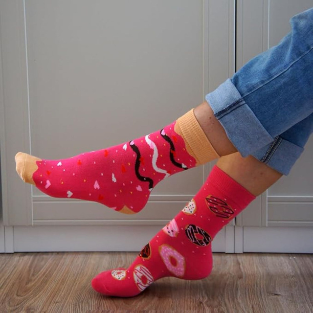 Socken mit Donut-Motiv