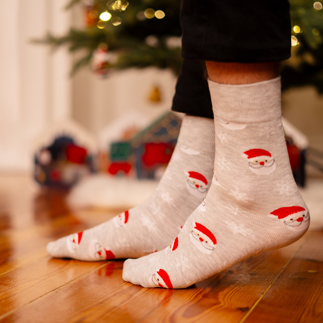 4 Paar von lustigen Socken mit Weihnachtsmotiv in einzigartiger Verpackung | Herrensocken | SOXO