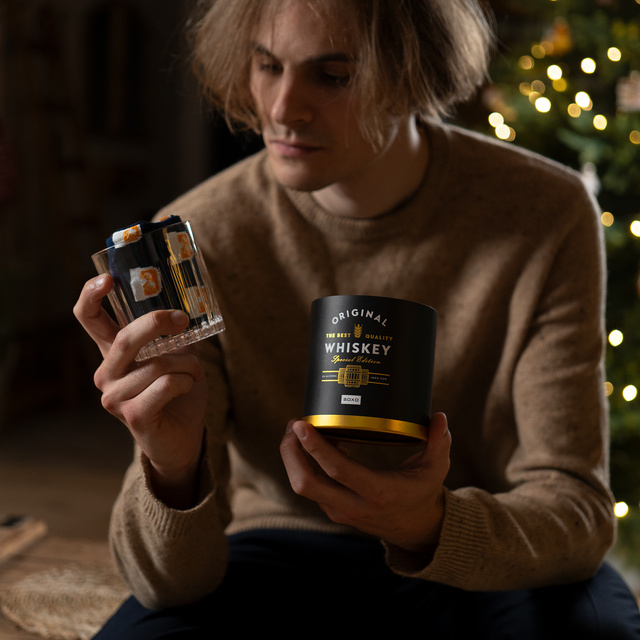 Socken mit Whiskey-Motiv mit Glas