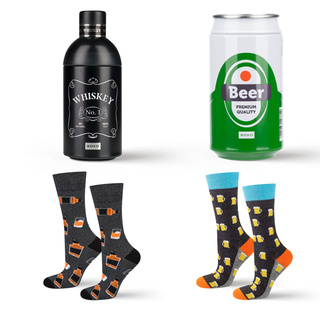 Set Herrensocken Whisky in einer Flasche und Bier in einer Dose