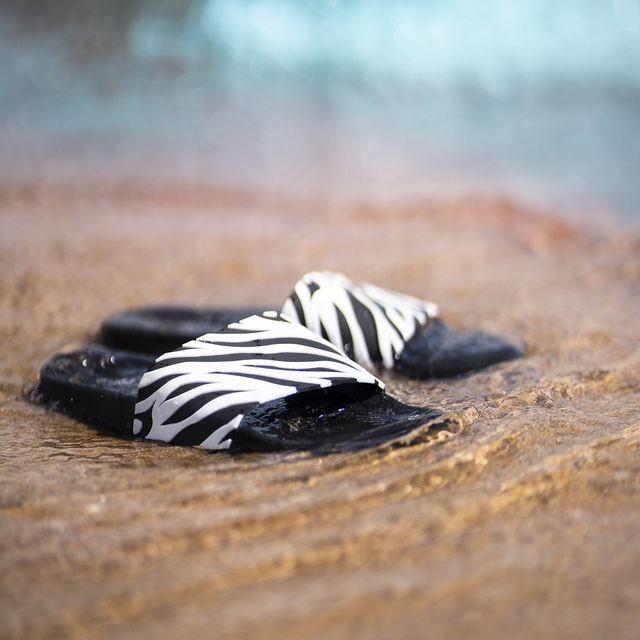 Strand Latschen mit Zebra-Motiv