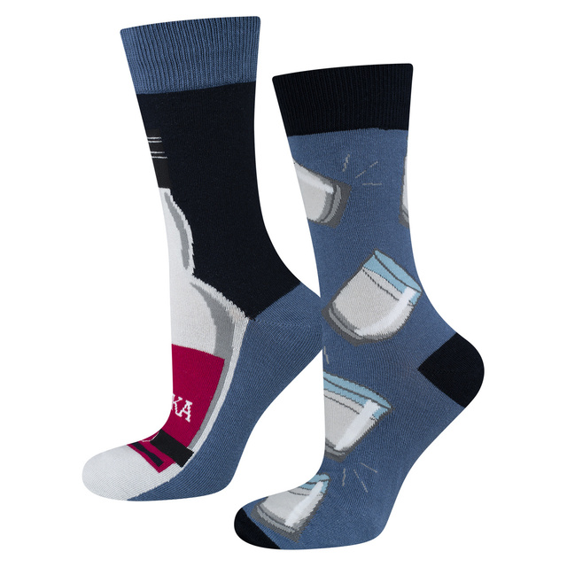 Set aus 2x Bunte SOXO Vodka Socken in einer Box und Schokolade