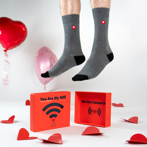 2 Paar von lustige Socken mit Wi-Fi-Motiv in einzigartiger Verpackung zum Valentinstag | Herrensocken | SOXO