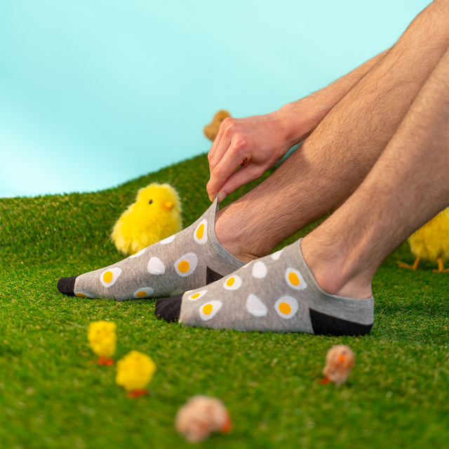 2 Paar von lustigen Socken mit Eggsmotiv in einzigartiger Verpackung | Herrensocken | SOXO