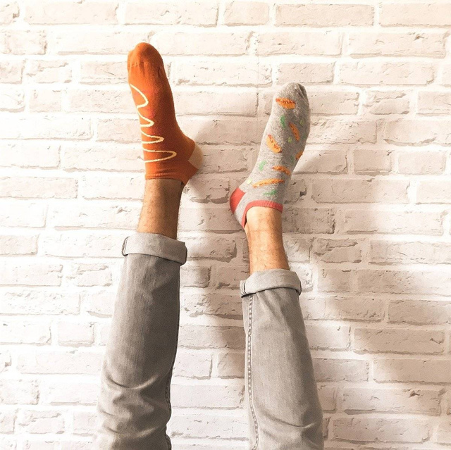 Kurze Socken mit Hotdog-Motiv