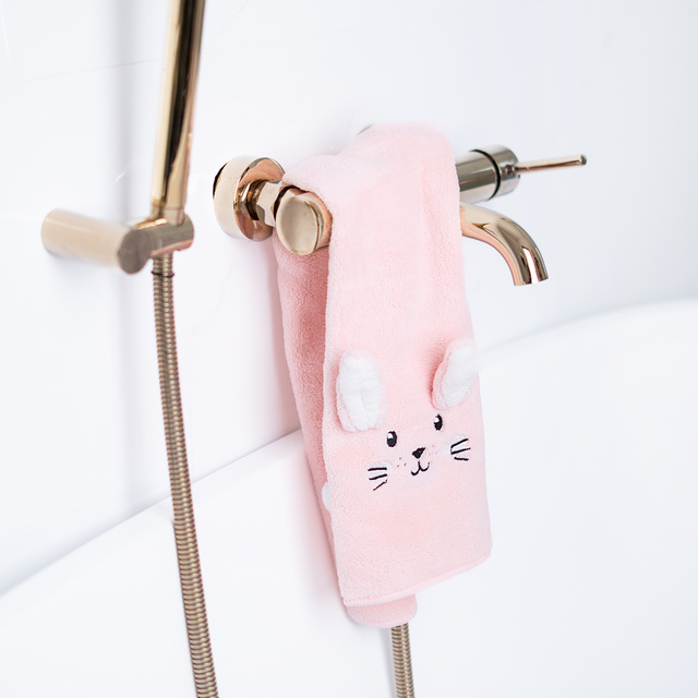 Badetuch mit Kaninchen-Motiv