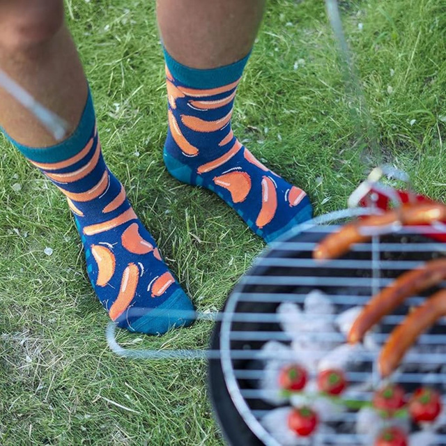 Socken mit Würstchen-Motiv im Glas
