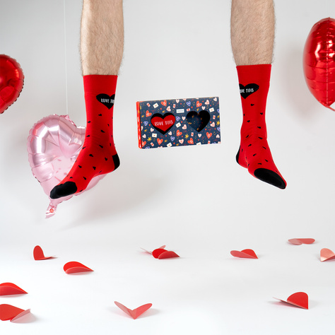 2 Paar von lustige Socken mit Herzmotiv in einzigartiger Verpackung zum Valentinstag | Herrensocken | SOXO